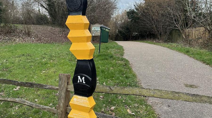 A post showing the start of forest way